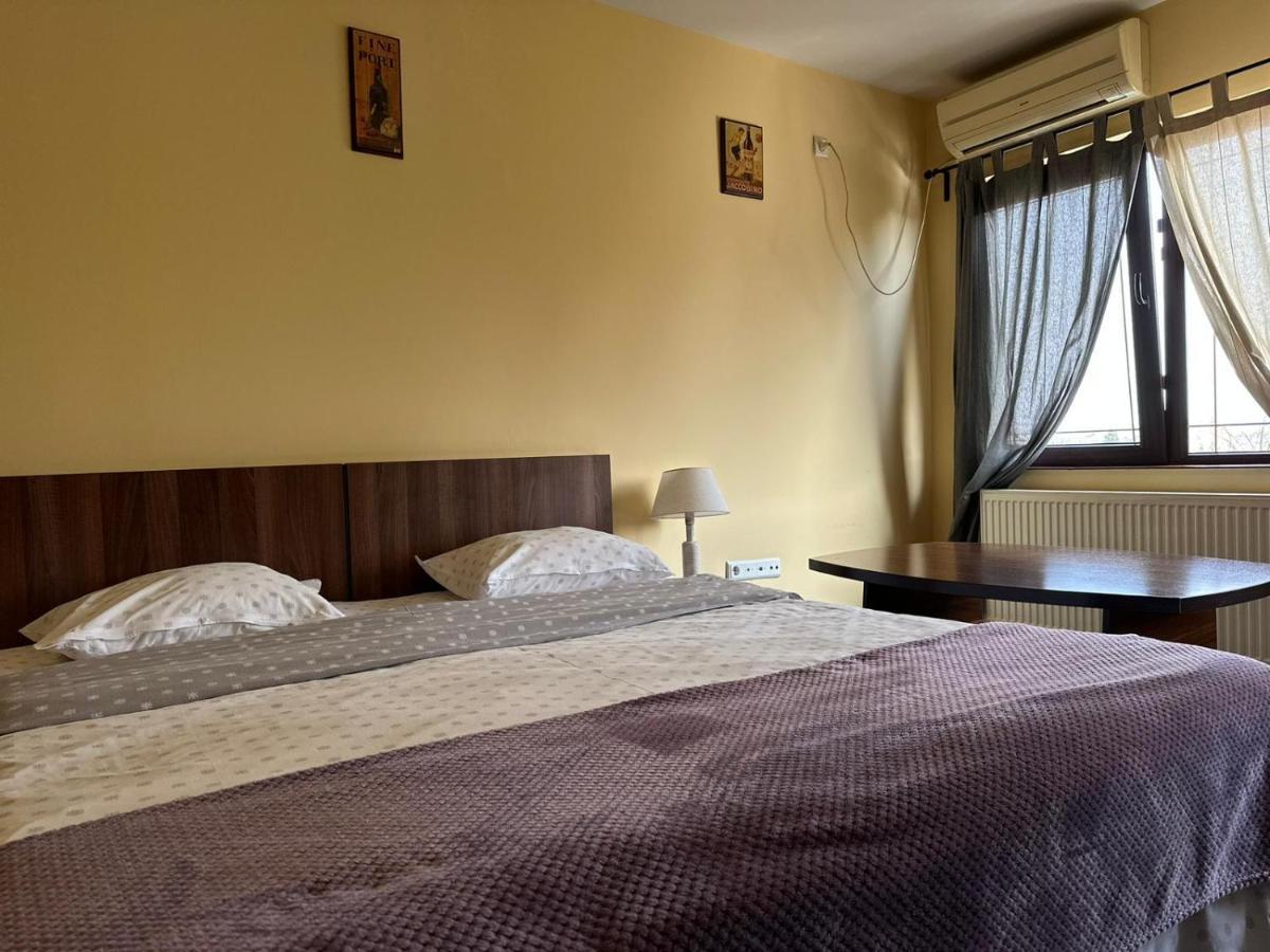 Apartmán La O Barfa Ploieşti Exteriér fotografie
