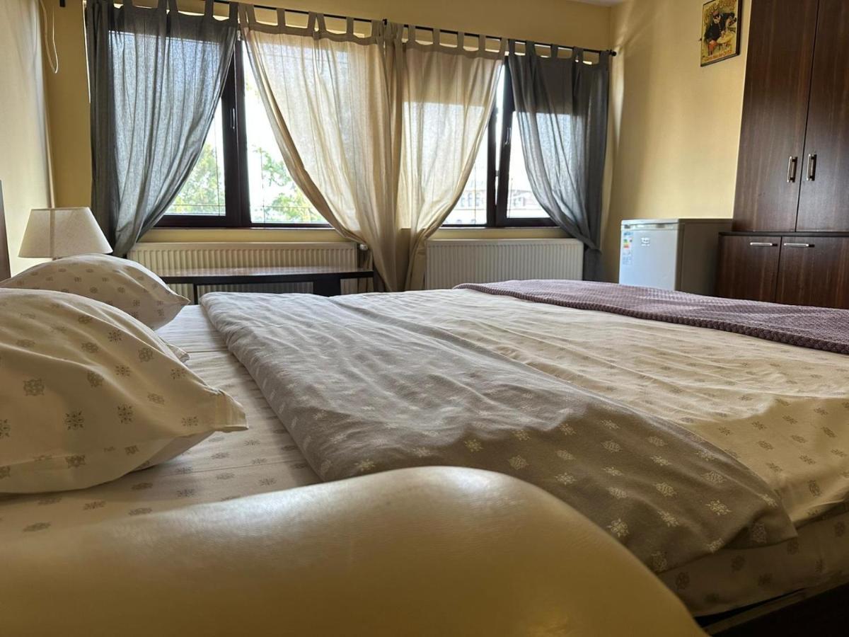 Apartmán La O Barfa Ploieşti Exteriér fotografie