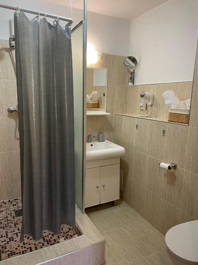 Apartmán La O Barfa Ploieşti Exteriér fotografie