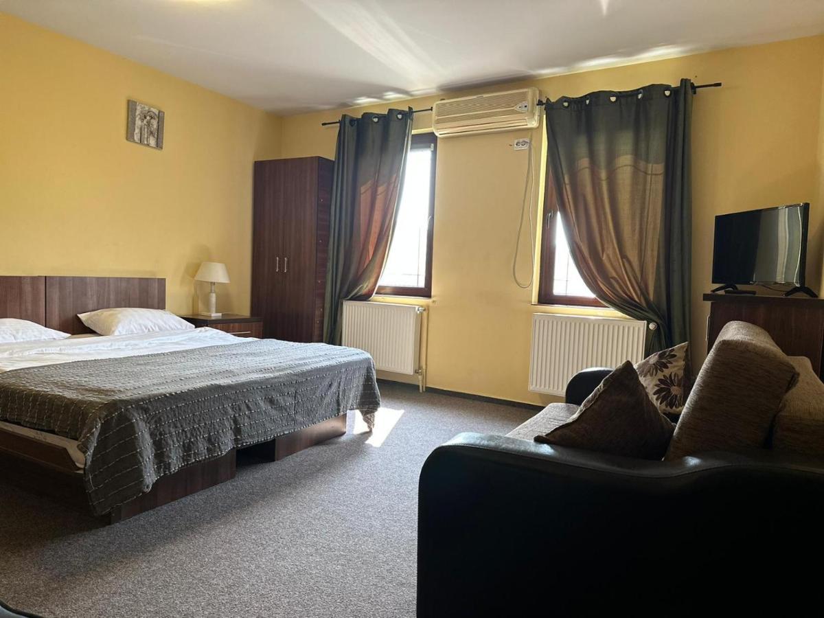 Apartmán La O Barfa Ploieşti Exteriér fotografie
