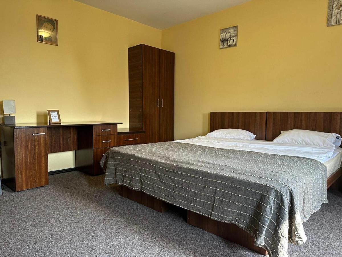 Apartmán La O Barfa Ploieşti Exteriér fotografie