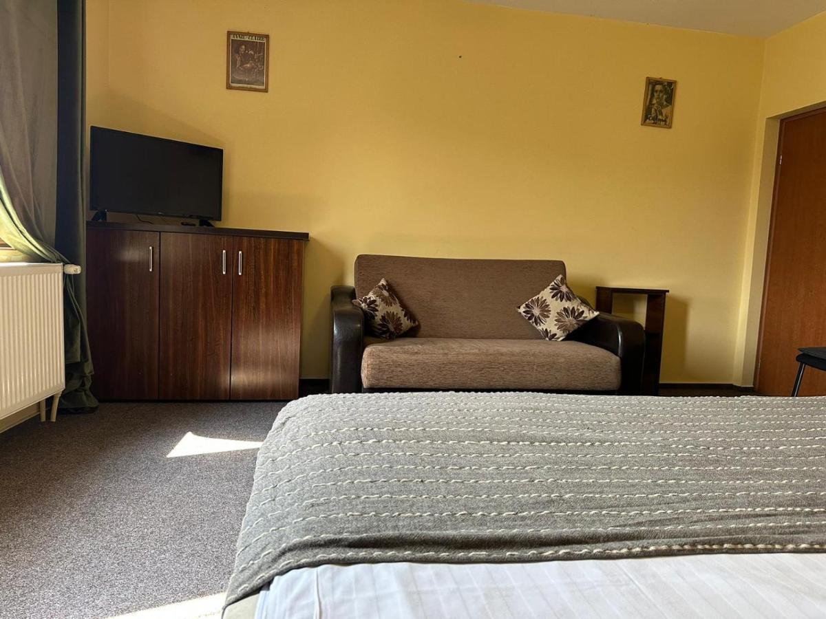 Apartmán La O Barfa Ploieşti Exteriér fotografie