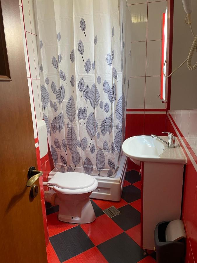 Apartmán La O Barfa Ploieşti Exteriér fotografie