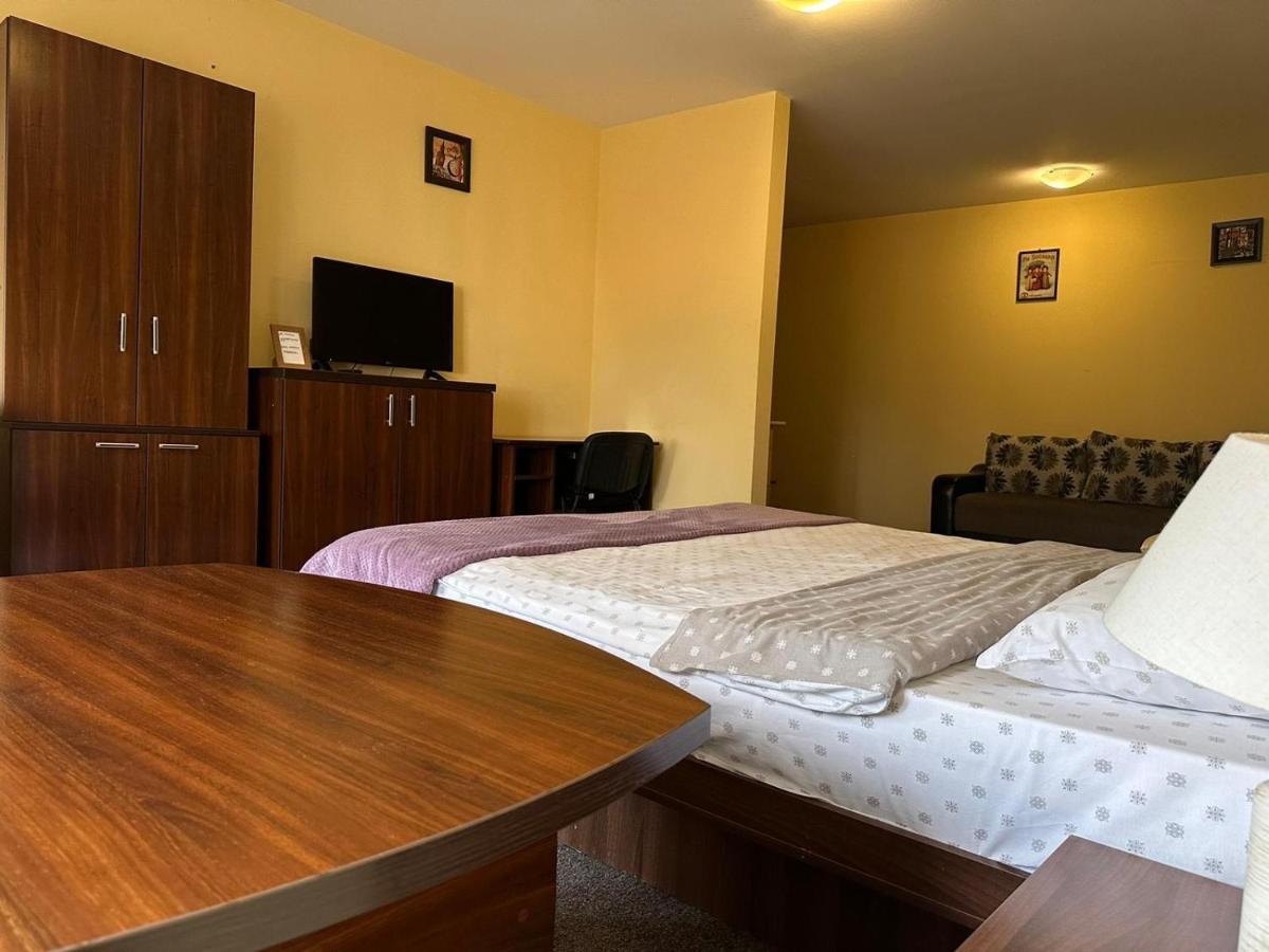 Apartmán La O Barfa Ploieşti Exteriér fotografie