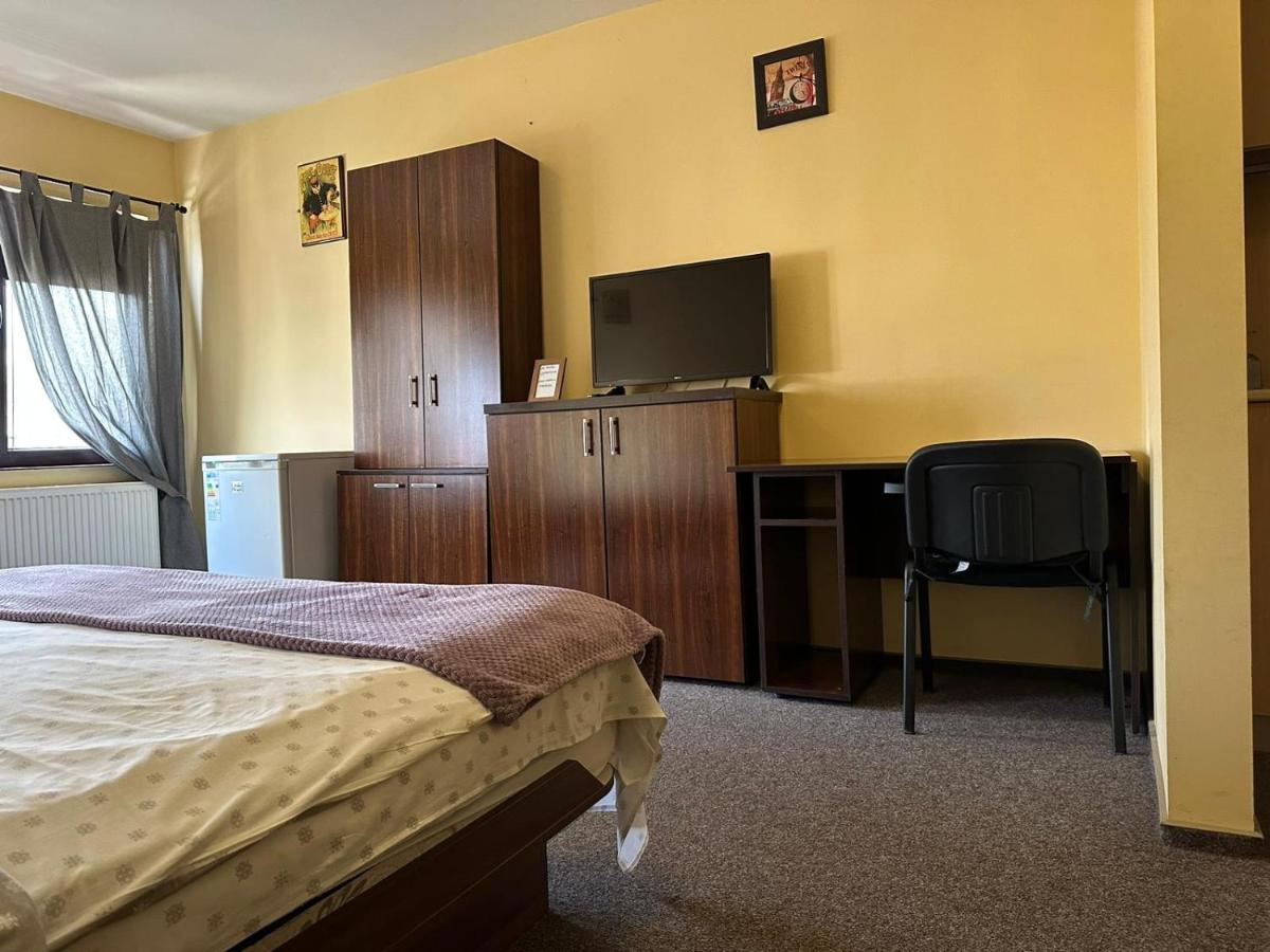 Apartmán La O Barfa Ploieşti Exteriér fotografie