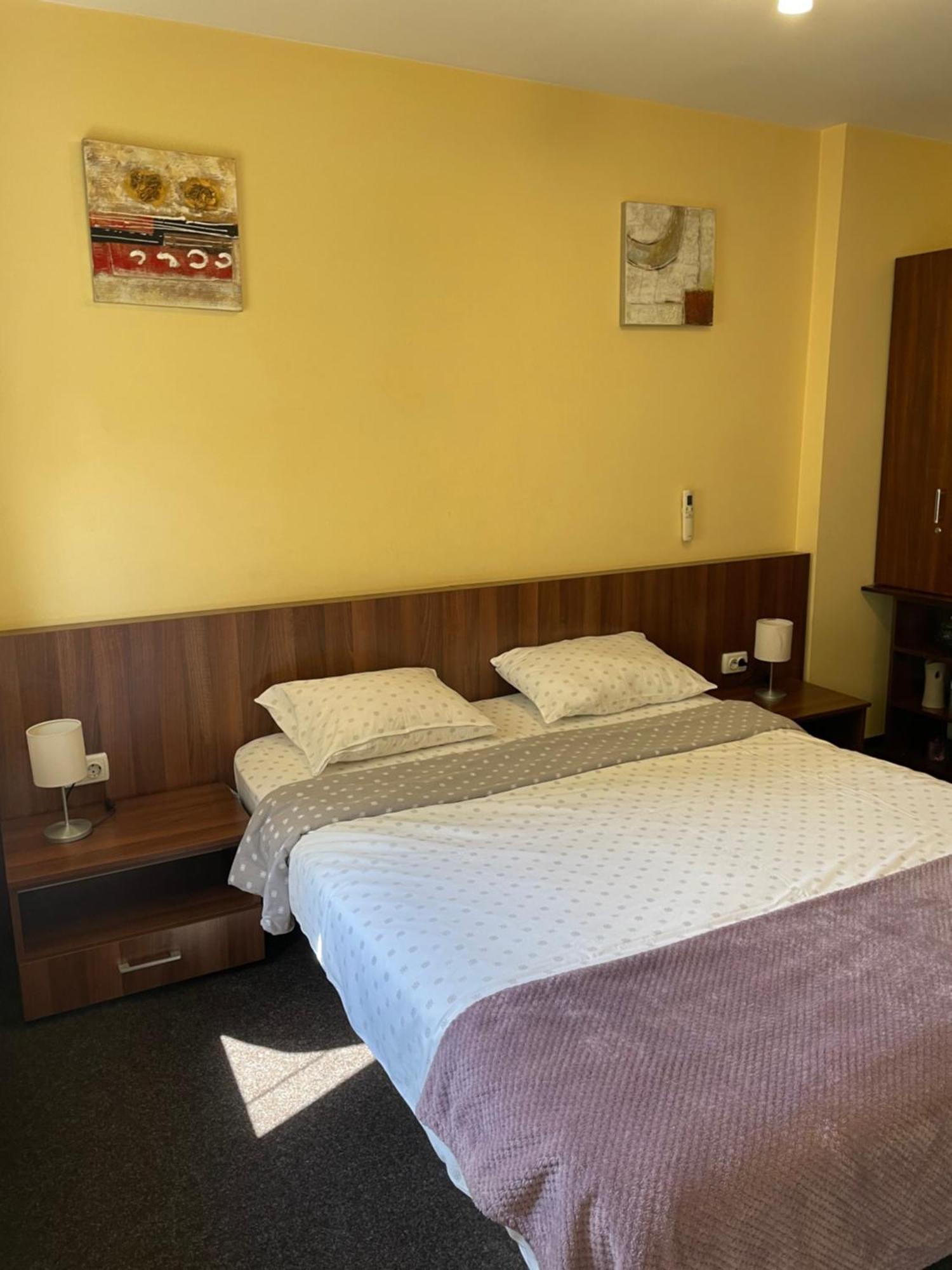 Apartmán La O Barfa Ploieşti Exteriér fotografie