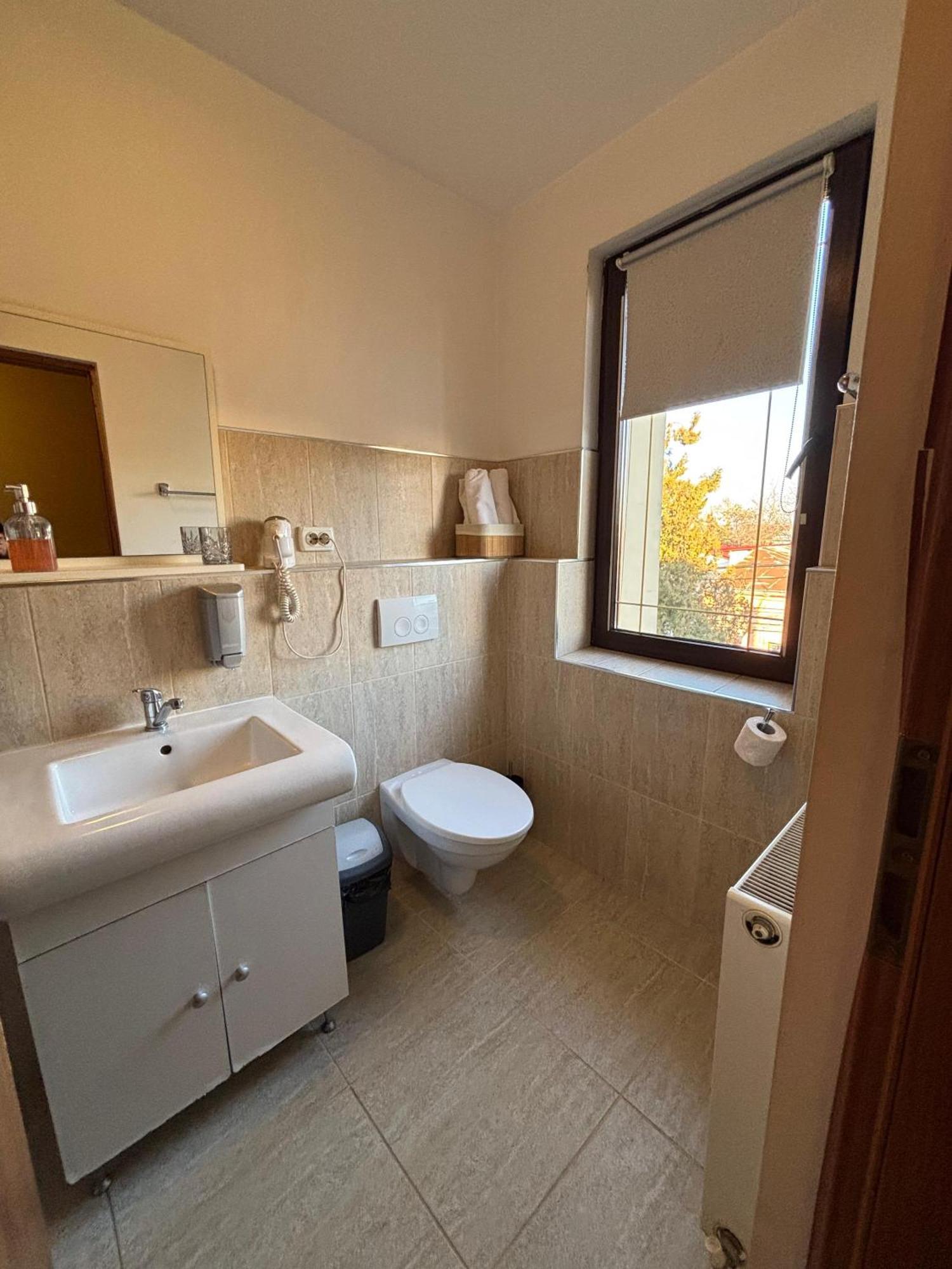 Apartmán La O Barfa Ploieşti Exteriér fotografie