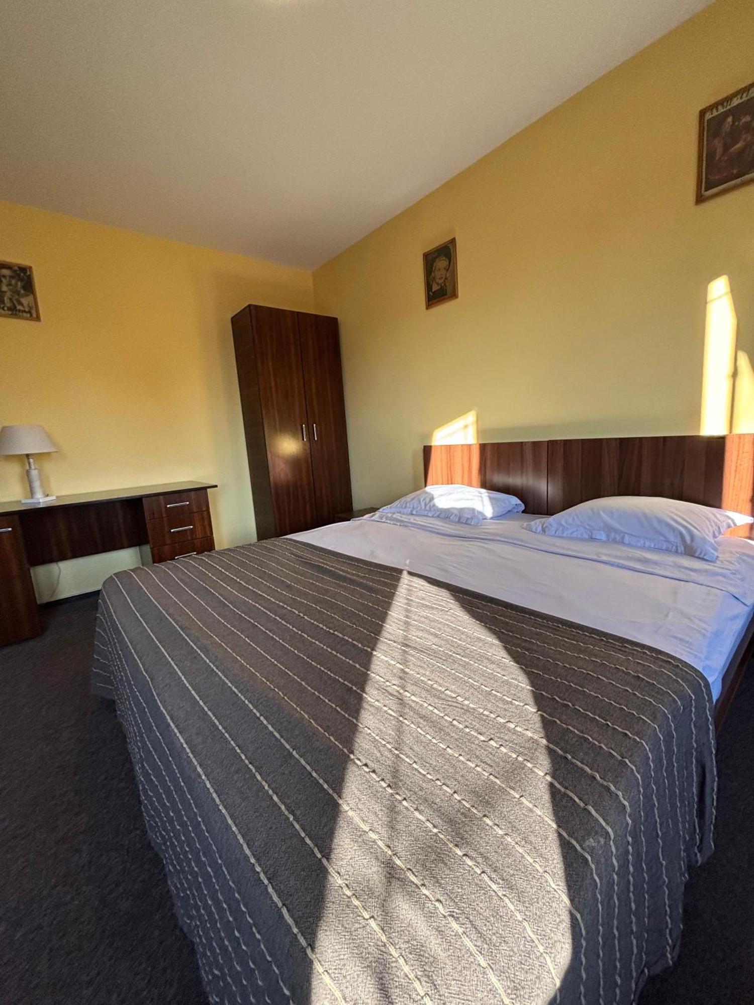 Apartmán La O Barfa Ploieşti Exteriér fotografie