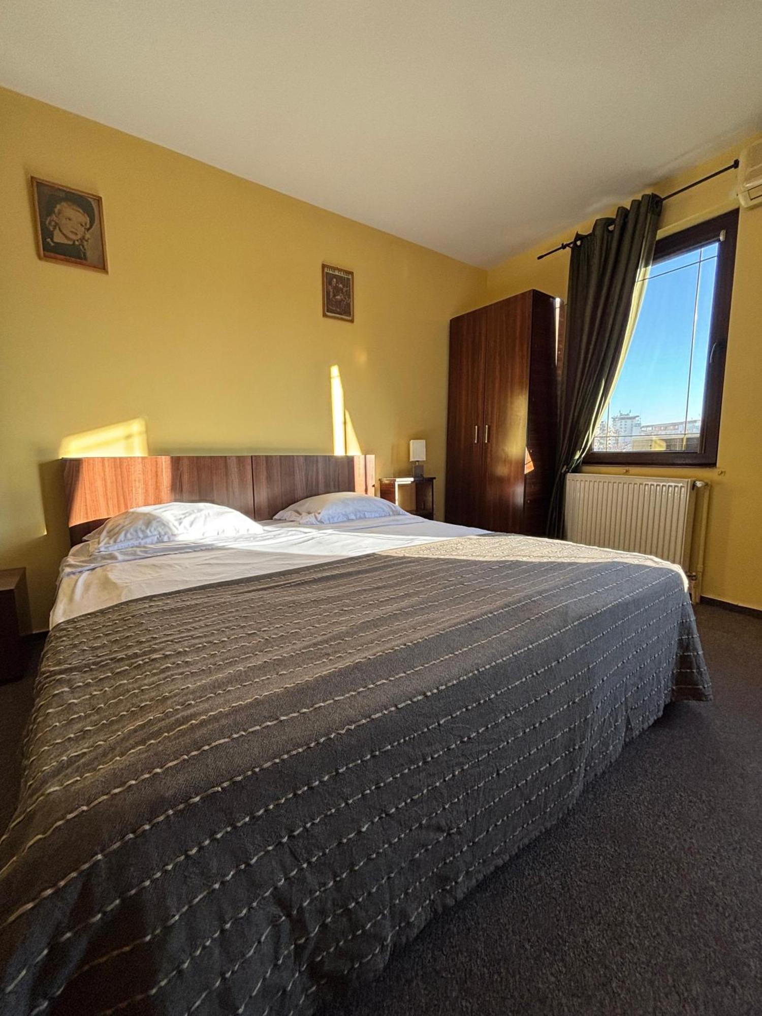 Apartmán La O Barfa Ploieşti Exteriér fotografie
